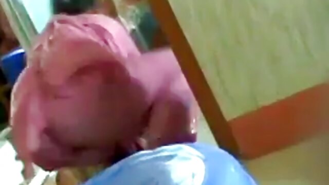 कॉक रायडर्स जेन्ना रोज पायज बेंटले टॅलोनचा कोंबडा चोखतात